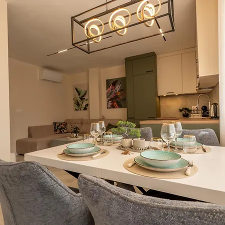 Апартаменти Complex Bella With Free Parking,jacuzzi,bbq Варна