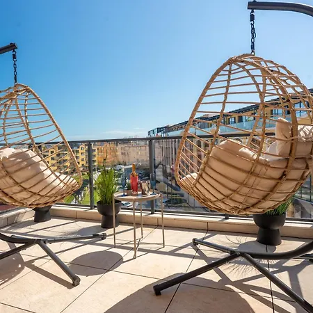 Апартаменти Complex Bella With Free Parking,jacuzzi,bbq