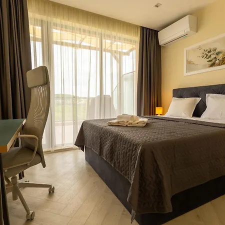 Апартаменти Complex Bella With Free Parking,jacuzzi,bbq Варна