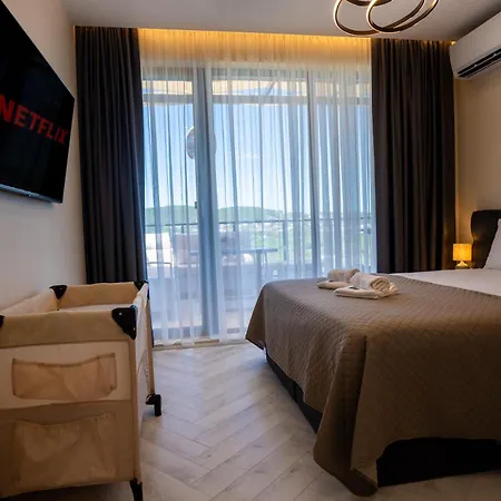 Апартаменти Complex Bella With Free Parking,jacuzzi,bbq Варна