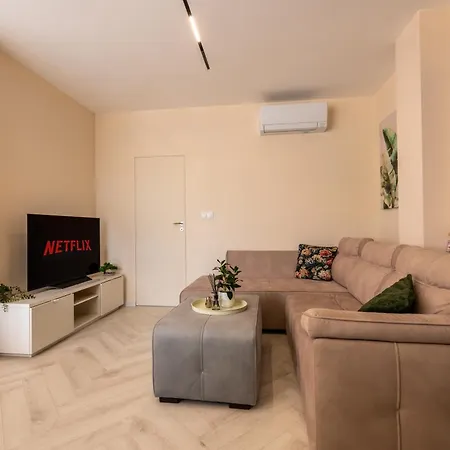 Complex Bella With Free Parking,jacuzzi,bbq Апартаменти