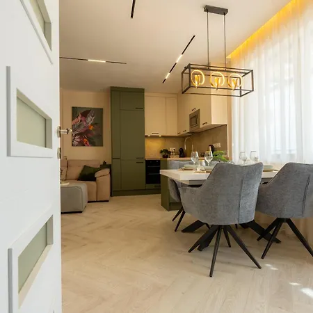 Апартаменти Complex Bella With Free Parking,jacuzzi,bbq Варна