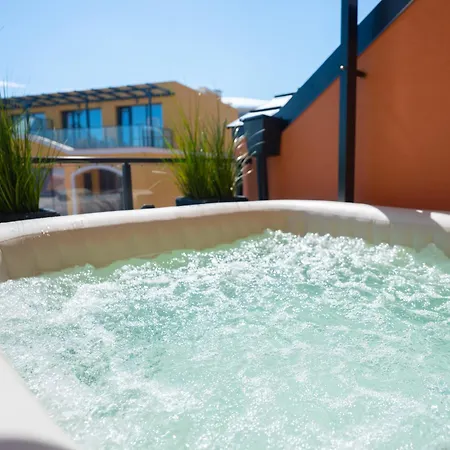 Апартаменти Complex Bella With Free Parking,jacuzzi,bbq