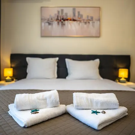 Апартаменти Complex Bella With Free Parking,jacuzzi,bbq