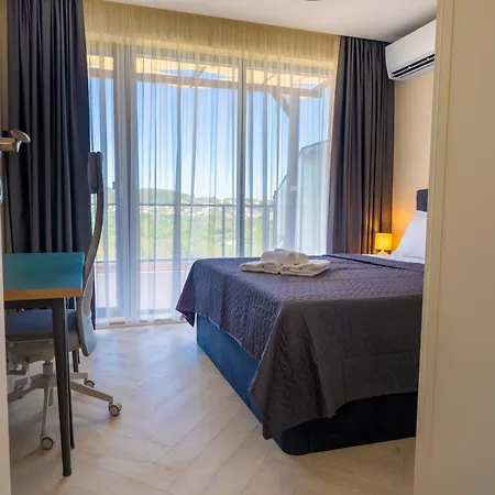 Апартаменти Complex Bella With Free Parking,jacuzzi,bbq *