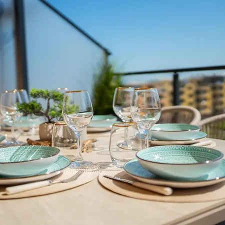 Апартаменти Complex Bella With Free Parking,jacuzzi,bbq *
