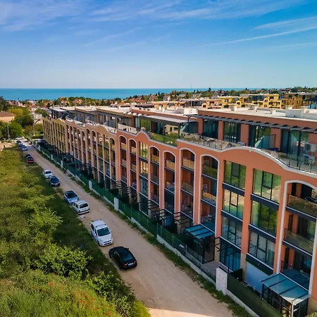 Апартаменти Complex Bella With Free Parking,jacuzzi,bbq