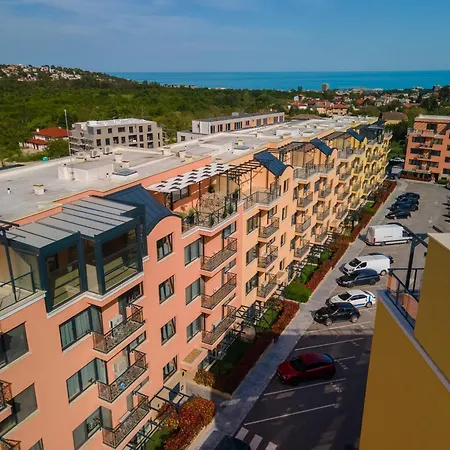 Complex Bella With Free Parking,jacuzzi,bbq Апартаменти Варна