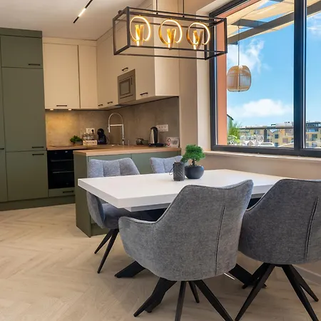 Апартаменти Complex Bella With Free Parking,jacuzzi,bbq