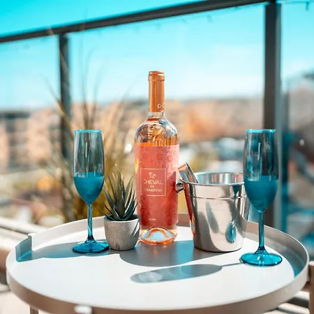 Апартаменти Complex Bella With Free Parking,jacuzzi,bbq Варна