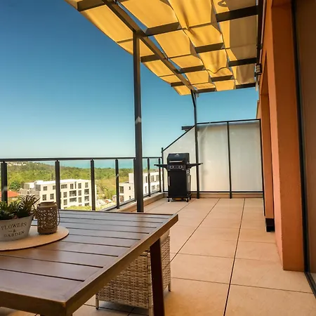 Апартаменти Complex Bella With Free Parking,jacuzzi,bbq Варна