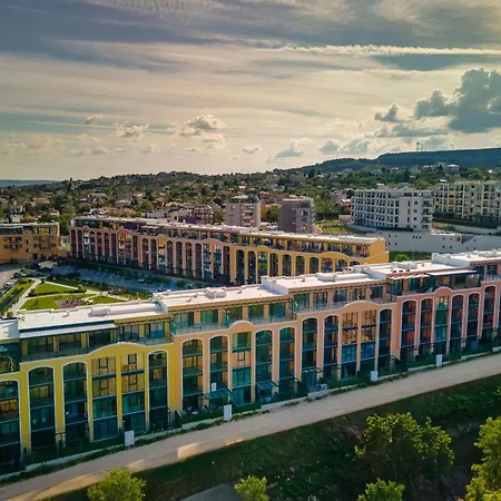 Complex Bella With Free Parking,jacuzzi,bbq Апартаменти